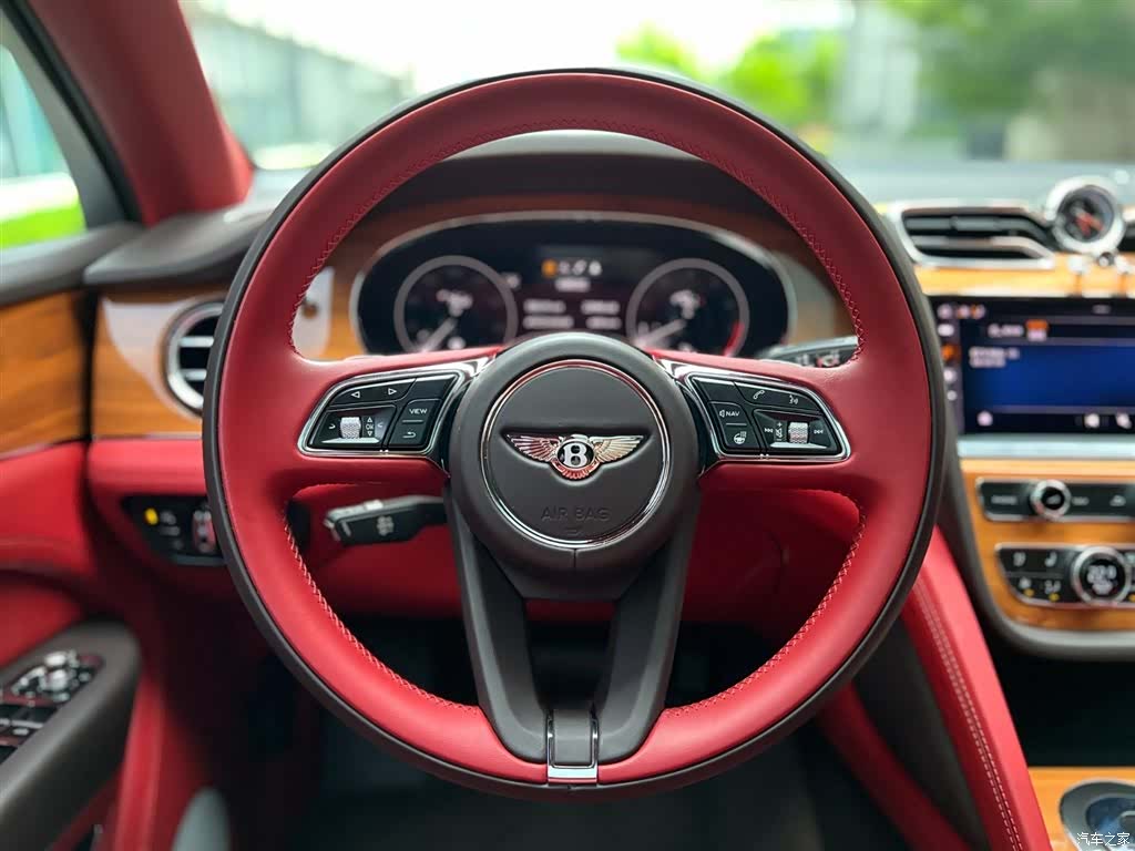Bentley Bentayga, 2020 15