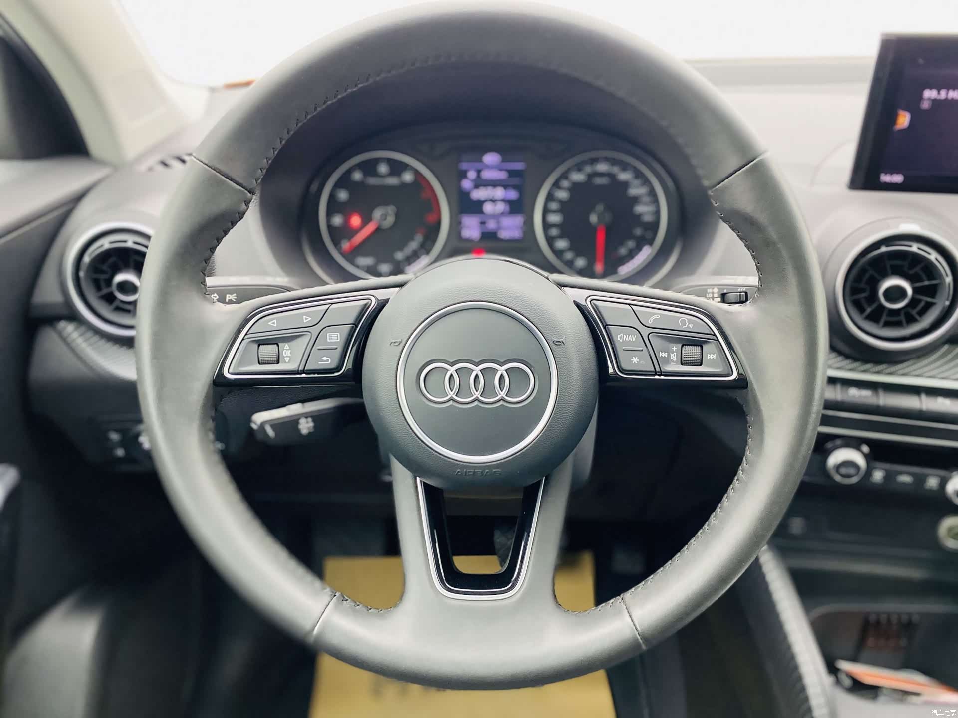 Audi Q2L, 2021 8