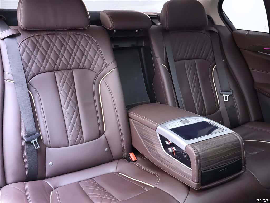 BMW 5 Series, 2020 24