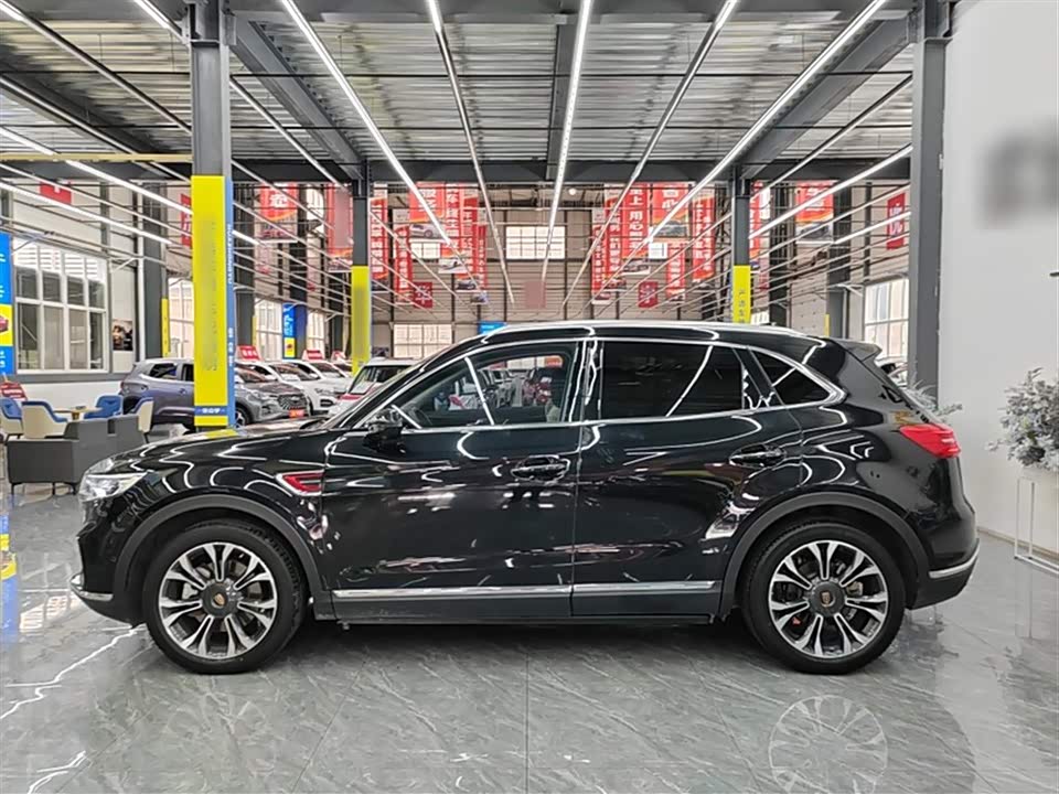 Hongqi HS5