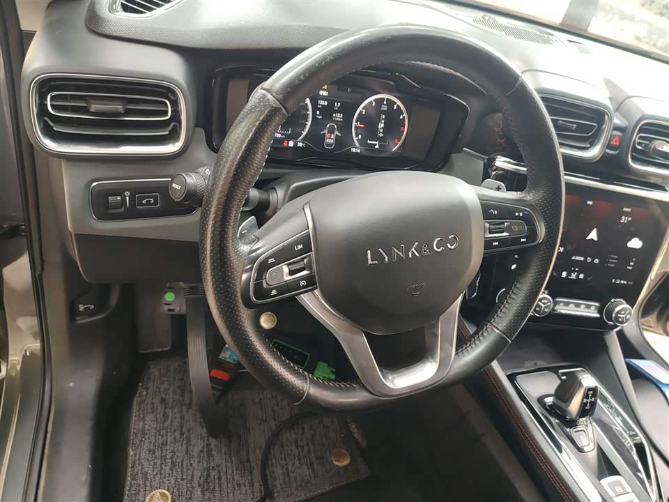 Lynk & Co 02