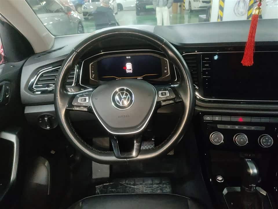 Volkswagen T-ROC exploring Songs