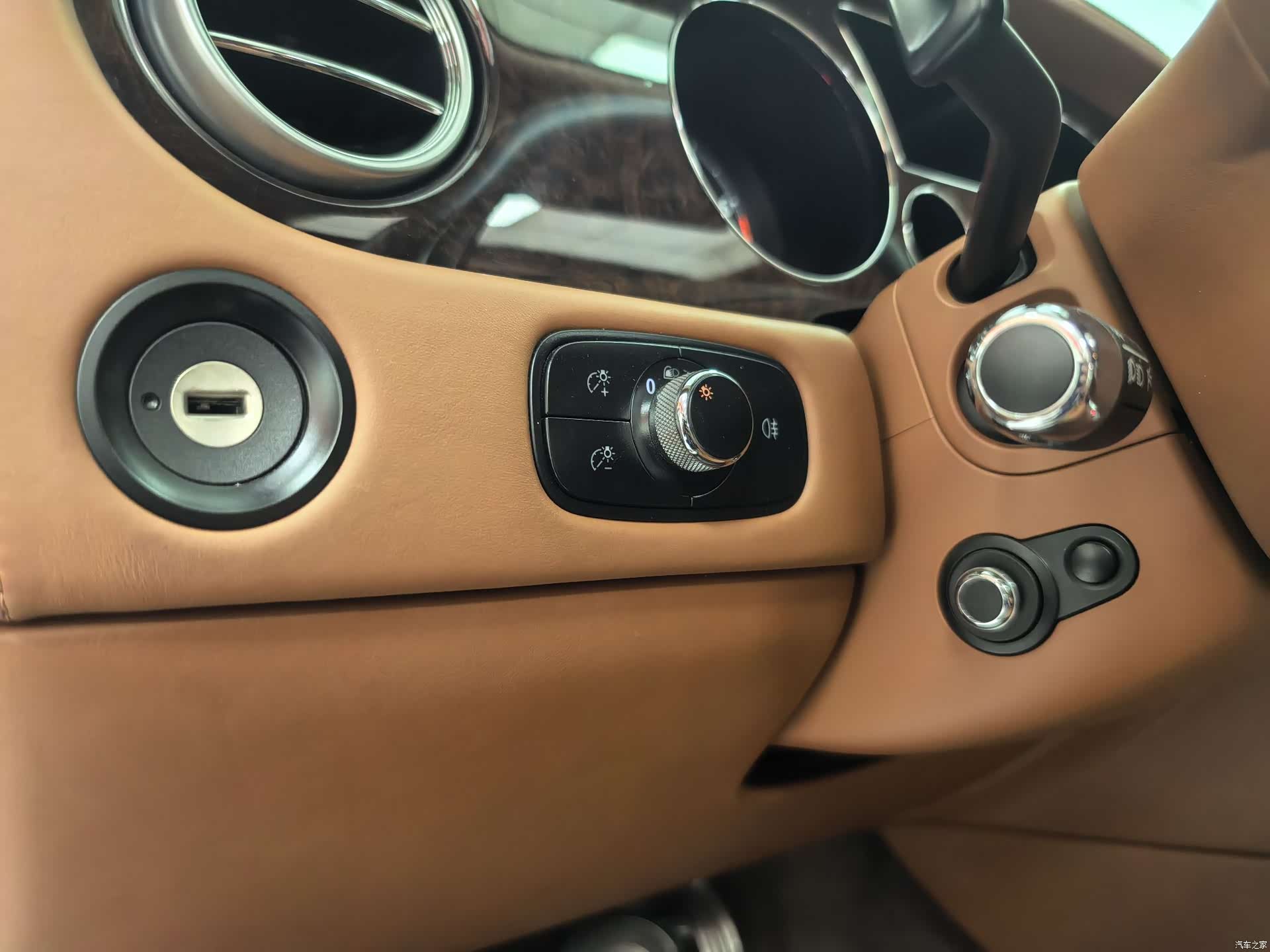 Bentley Flying Spur, 2013 14