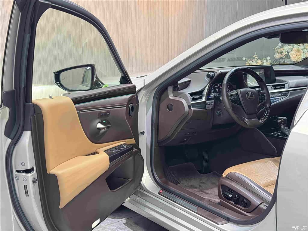 Lexus ES, 2021 4