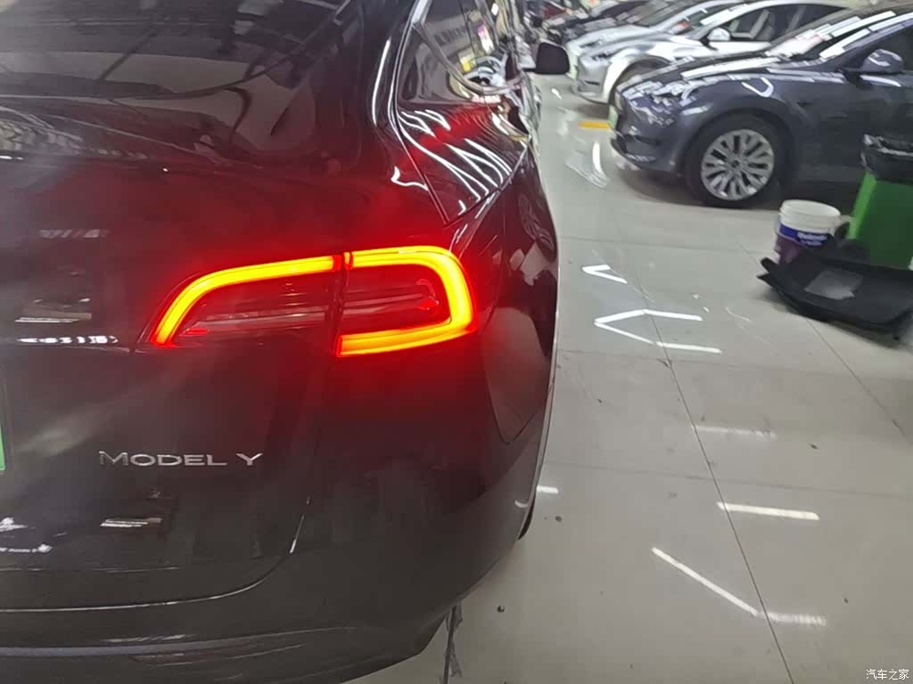 Tesla Model Y, 2023 8