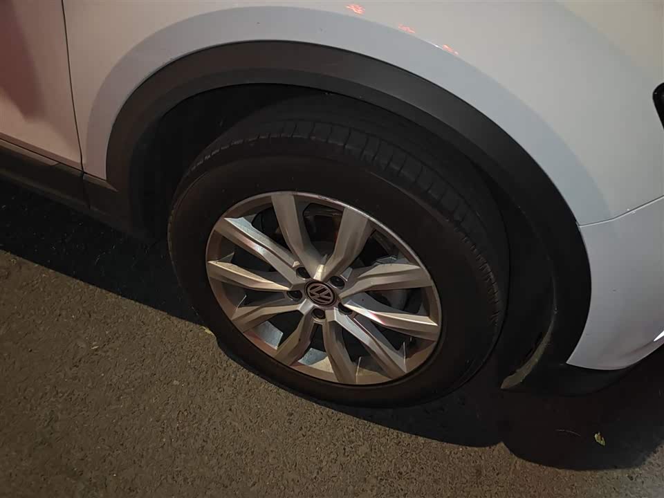 Volkswagen T-ROC exploring Songs