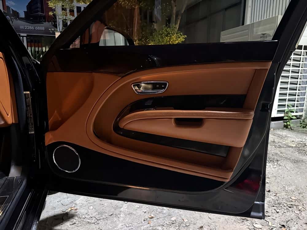 Bentley Mulsanne, 2015 14