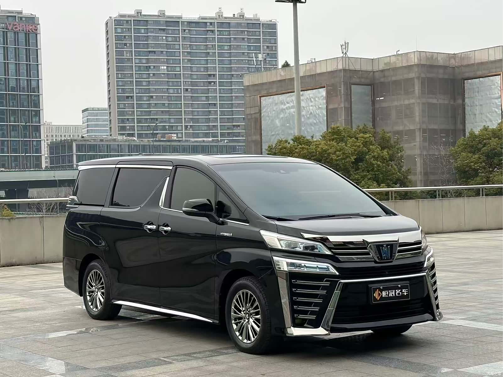 Toyota Vellfire, 2022 3