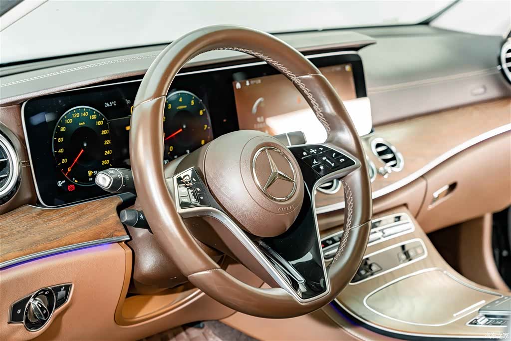 Mercedes-Benz E-Class, 2024 11