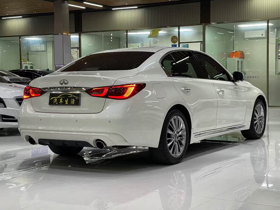 Infiniti Q50L