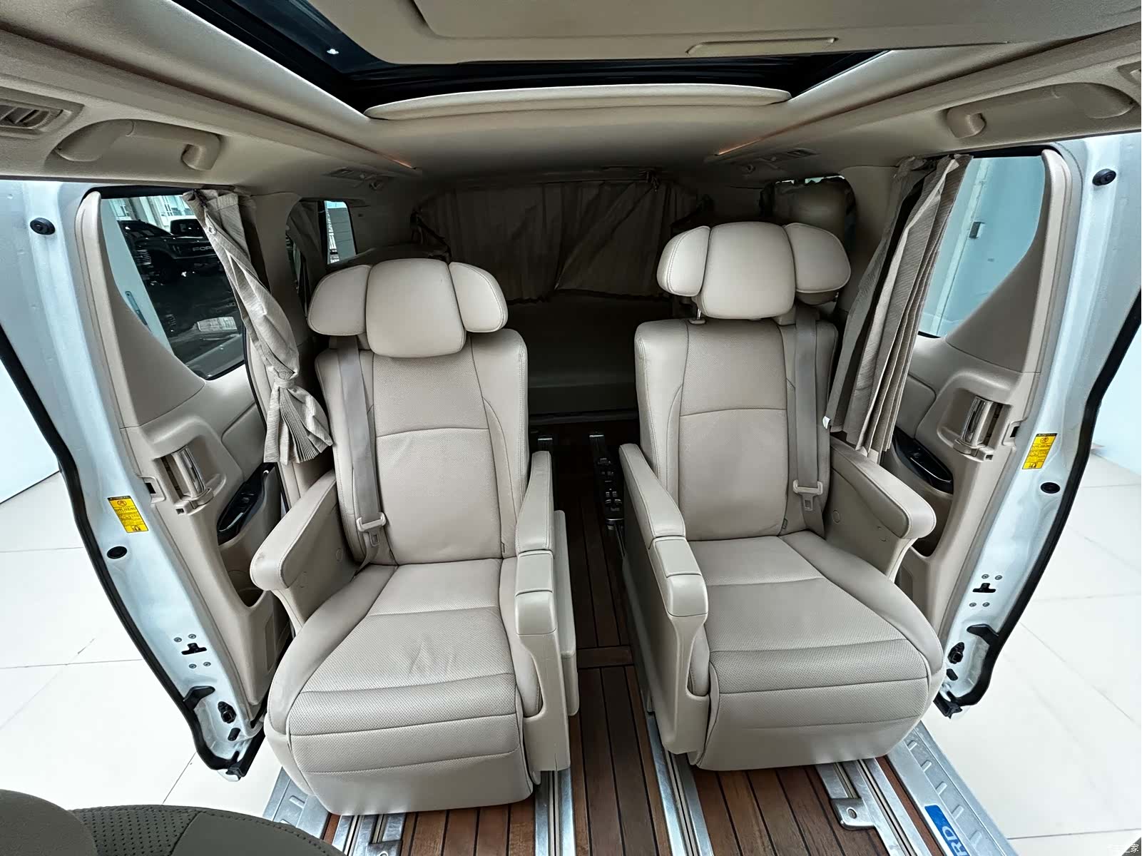 Toyota Alphard, 2015 15