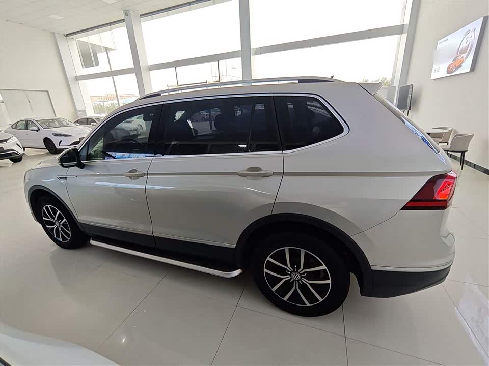 Volkswagen Tiguan L