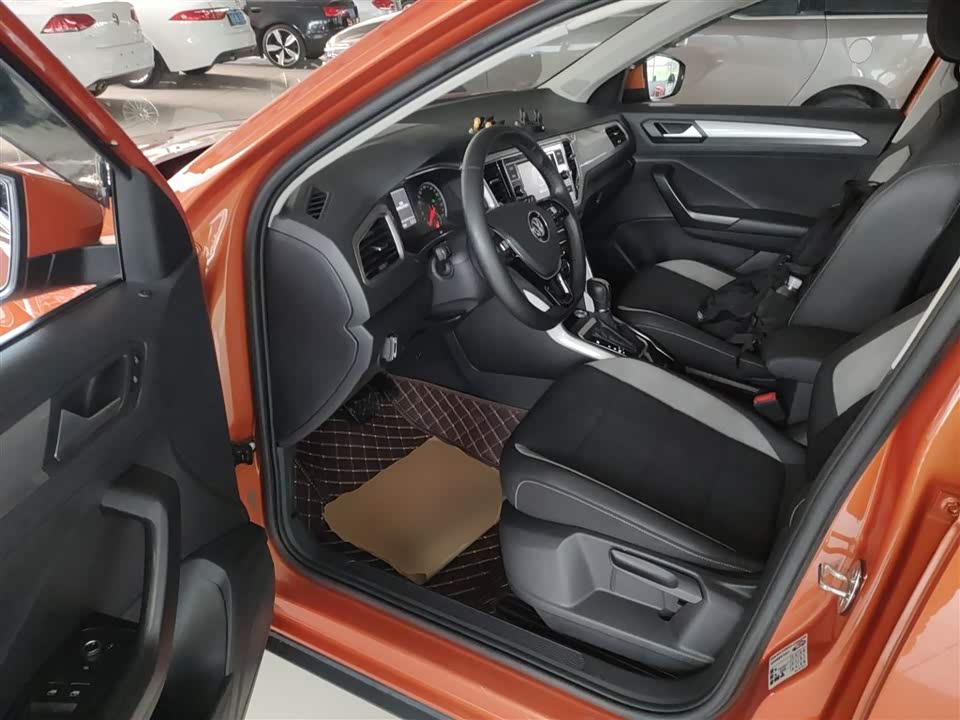 Volkswagen T-ROC exploring Songs