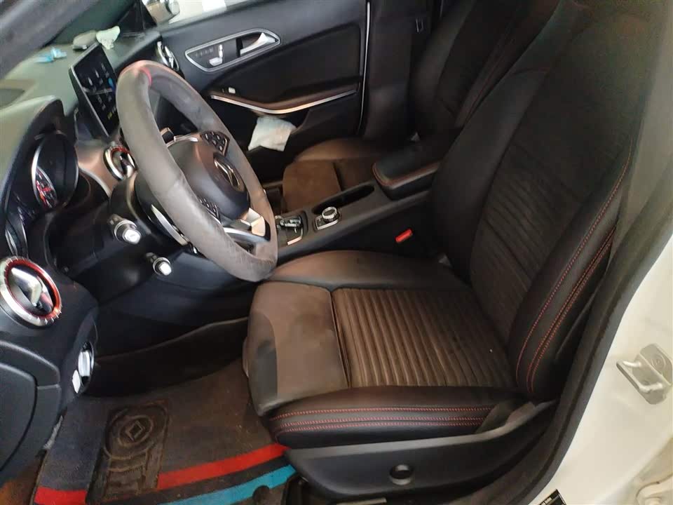 Mercedes-Benz CLA Mercedes-Benz CLA