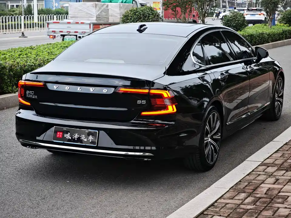 Volvo S90