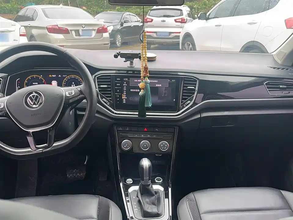 Volkswagen T-ROC exploring Songs