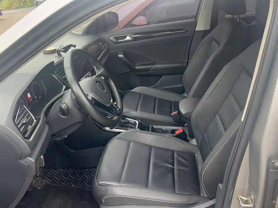 Volkswagen T-ROC exploring Songs