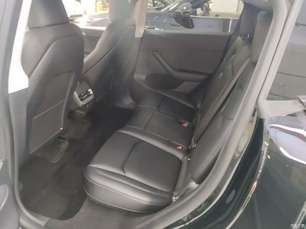Tesla Model Y, 2023 17