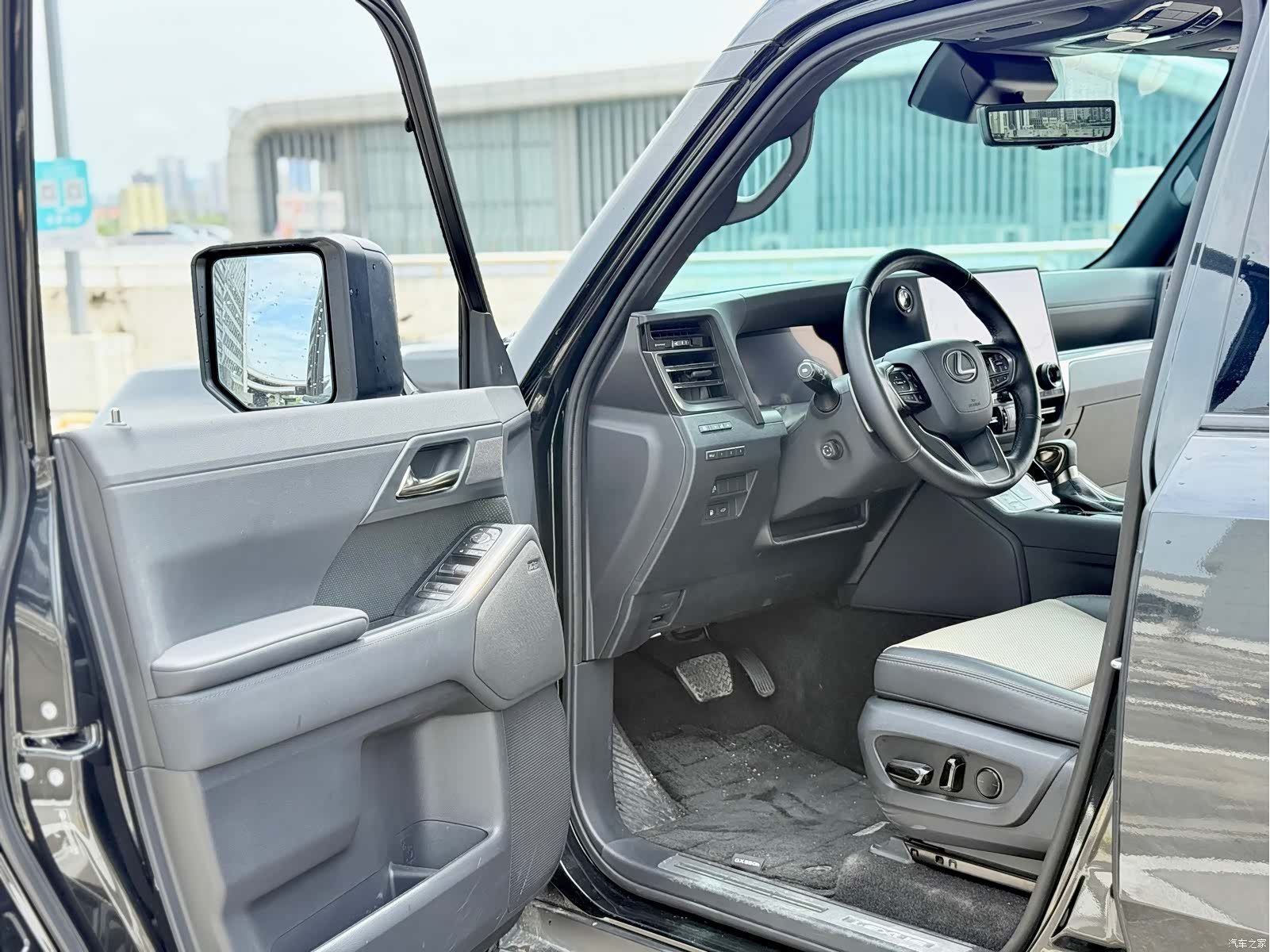 Lexus GX, 2025 4