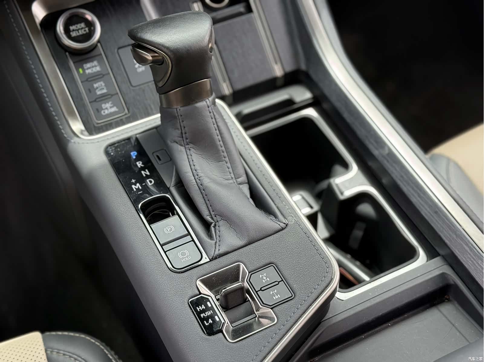 Lexus GX, 2025 14