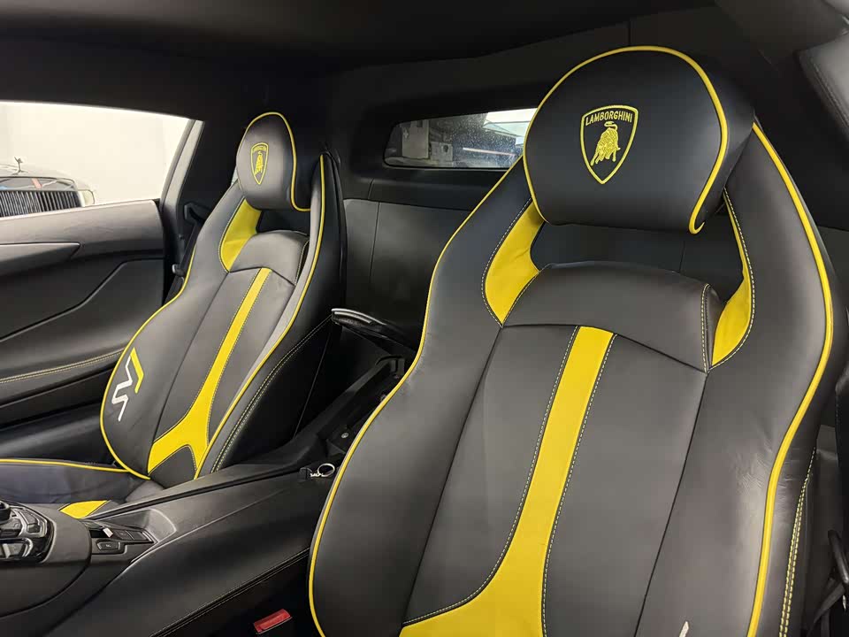 Lamborghini Aventador