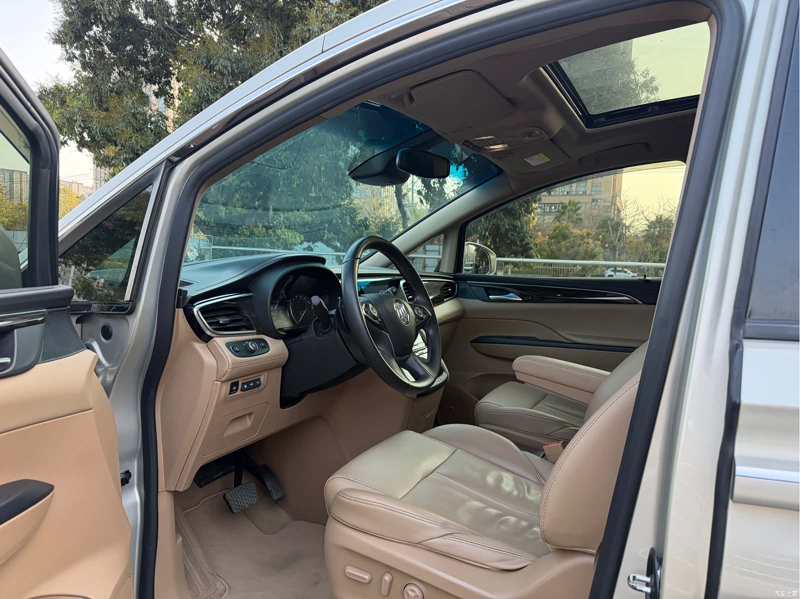 Buick GL8, 2017 4