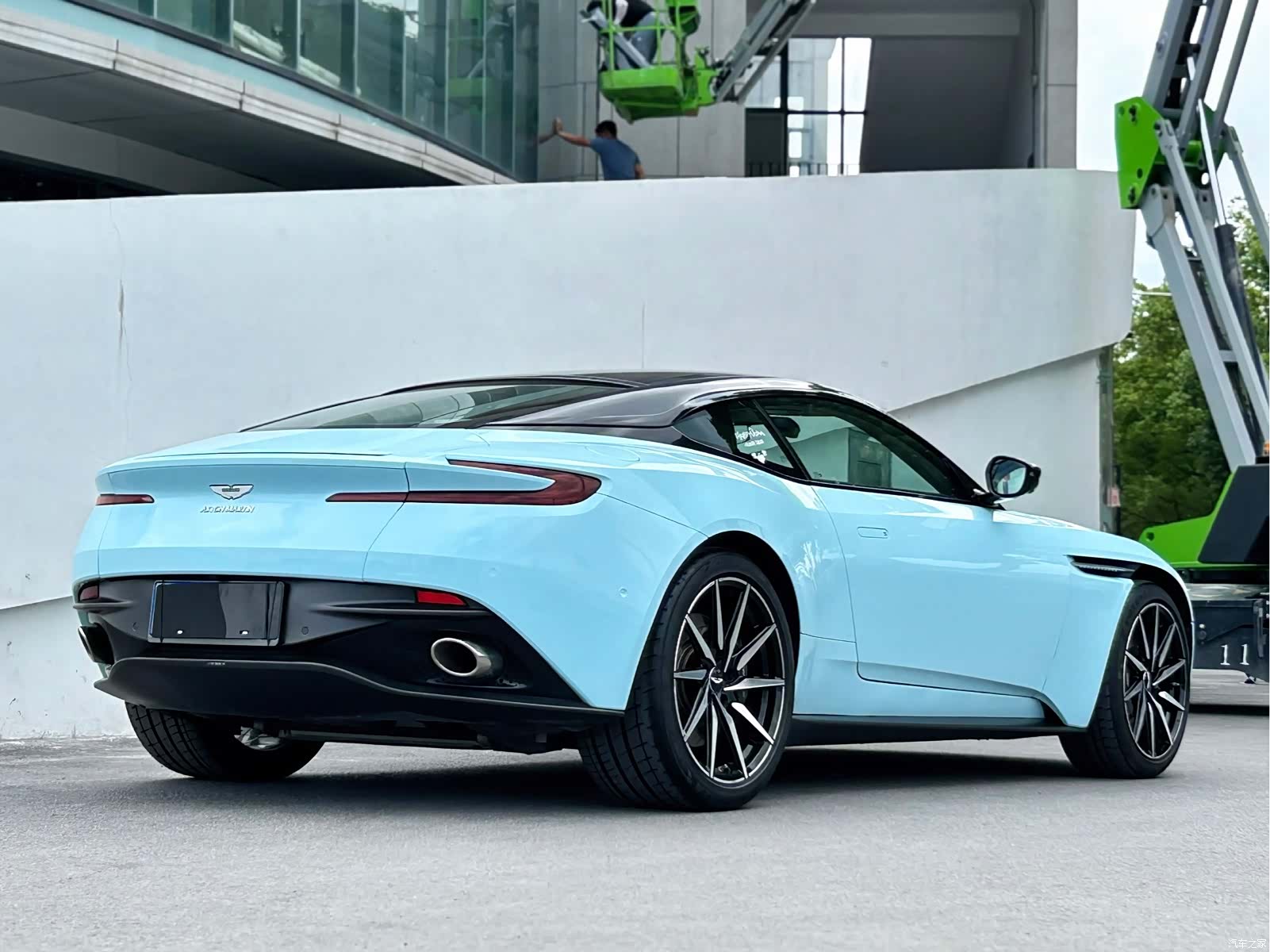 Aston Martin DB11, 2019 все фото