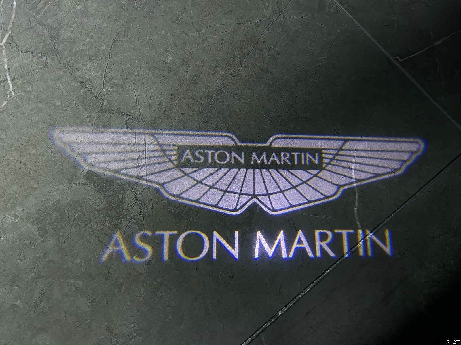 Aston Martin DB11, 2019 12