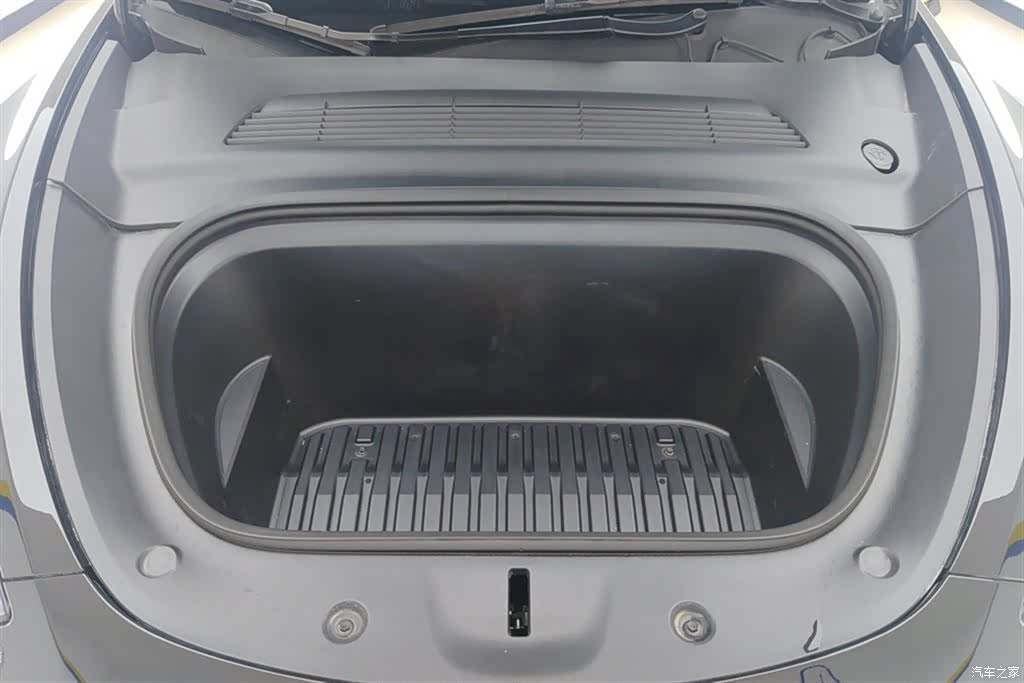 Tesla Model Y, 2023 10
