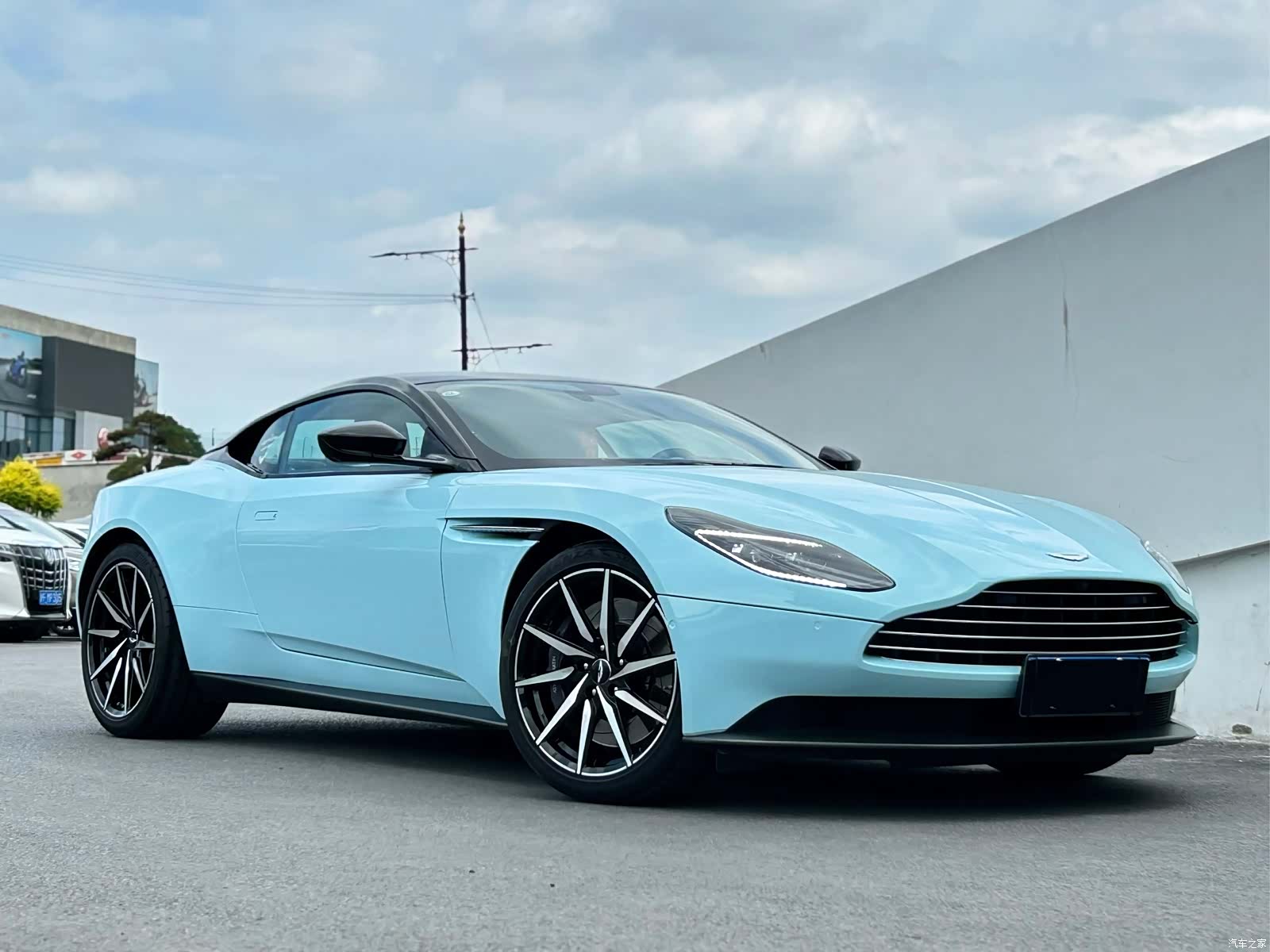 Aston Martin DB11, 2019 3