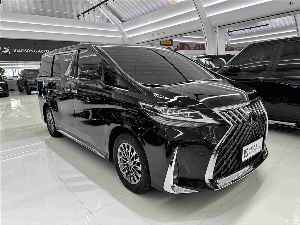 Lexus LM, 2022 3