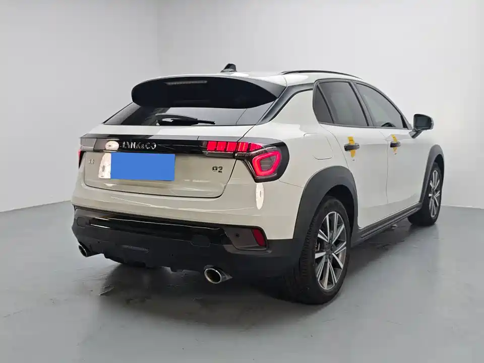 Lynk & Co 02