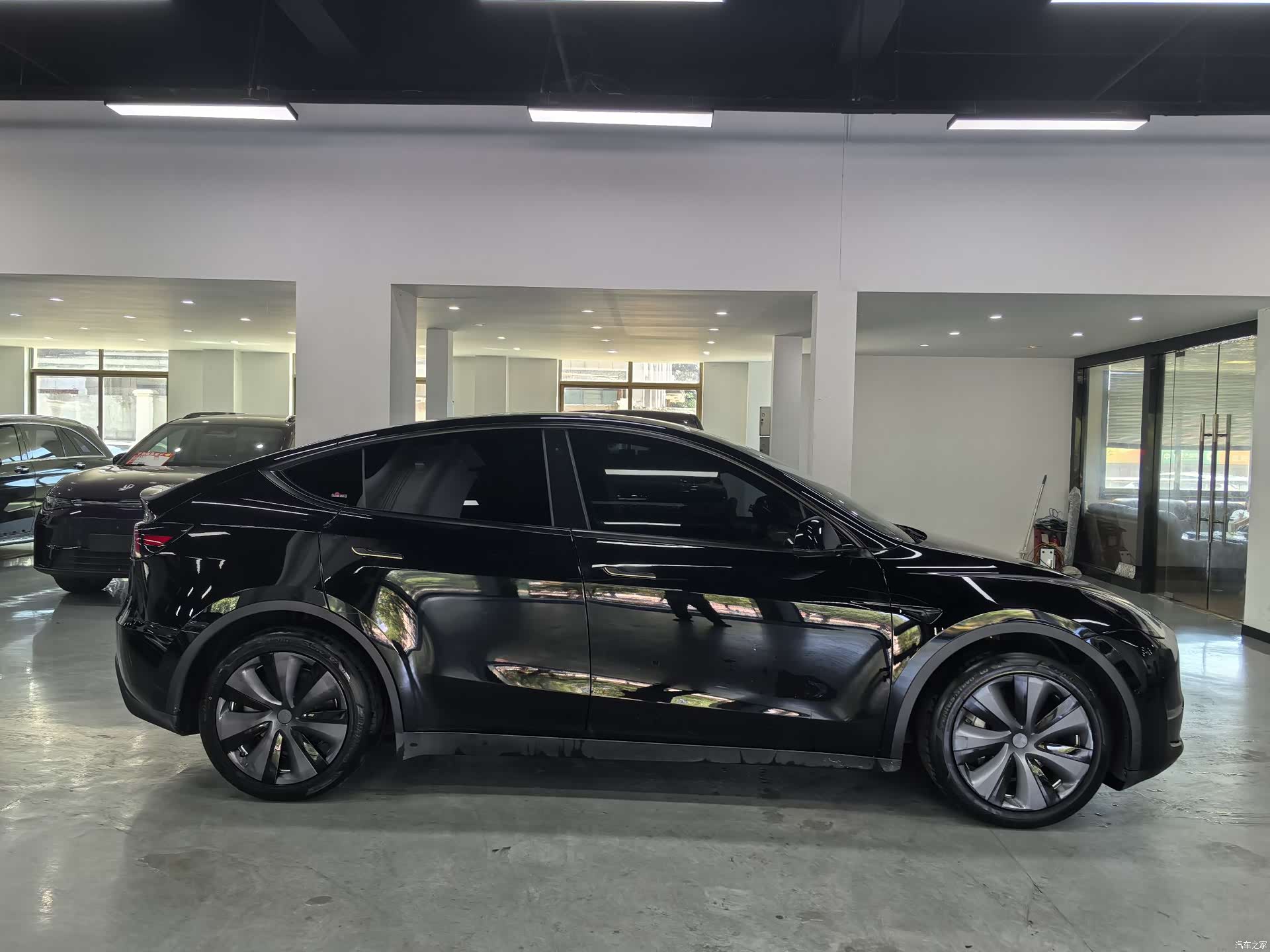 Tesla Model Y, 2022 4