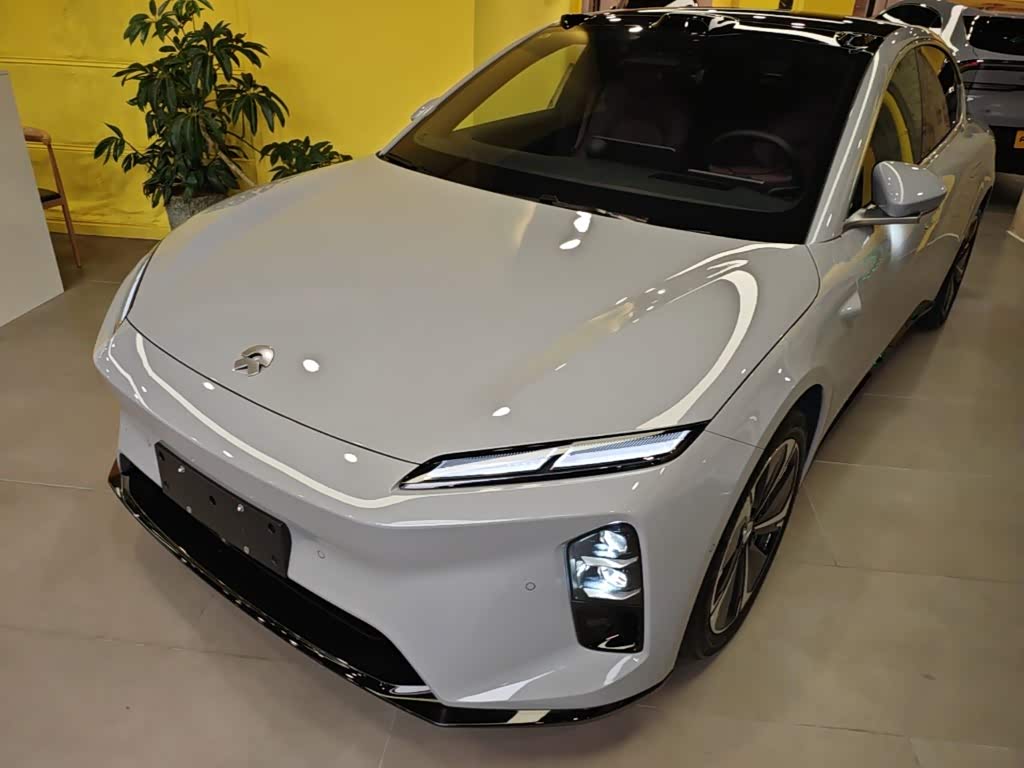 NIO ET5