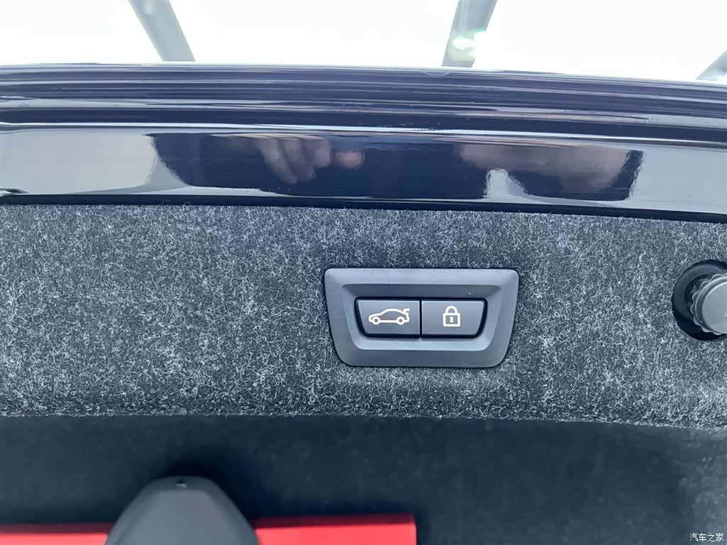 BMW 5 Series, 2023 28