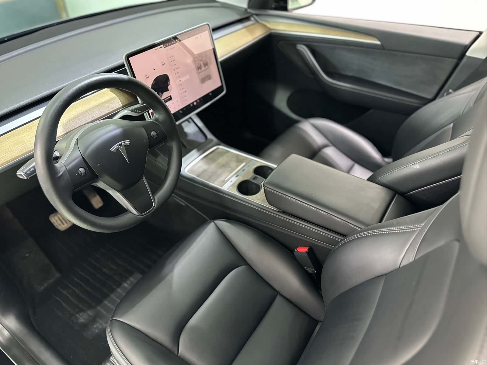 Tesla Model Y, 2023 9