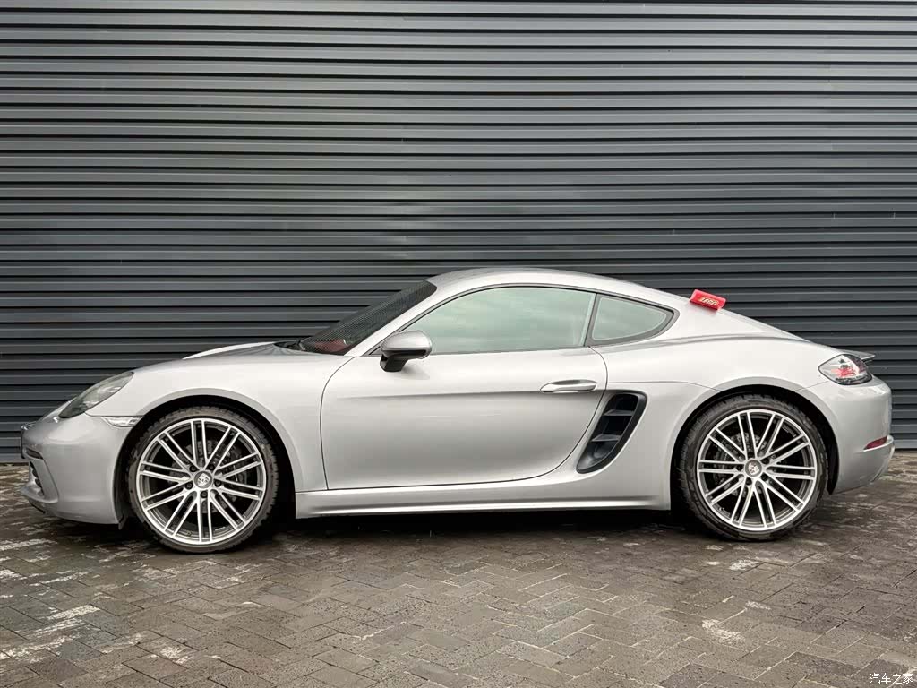 Porsche Cayman, 2019 все фото