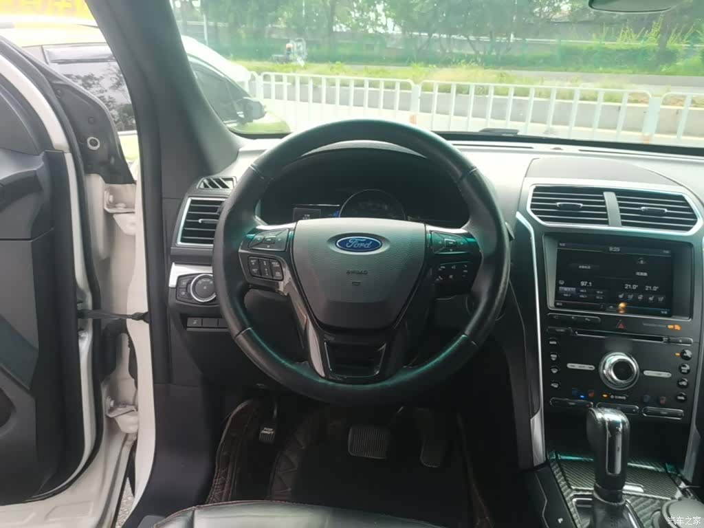 Ford Explorer, 2017 11