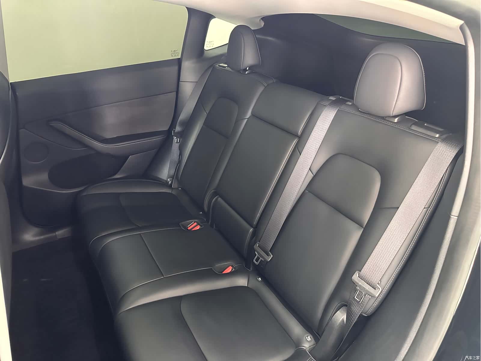 Tesla Model Y, 2023 17