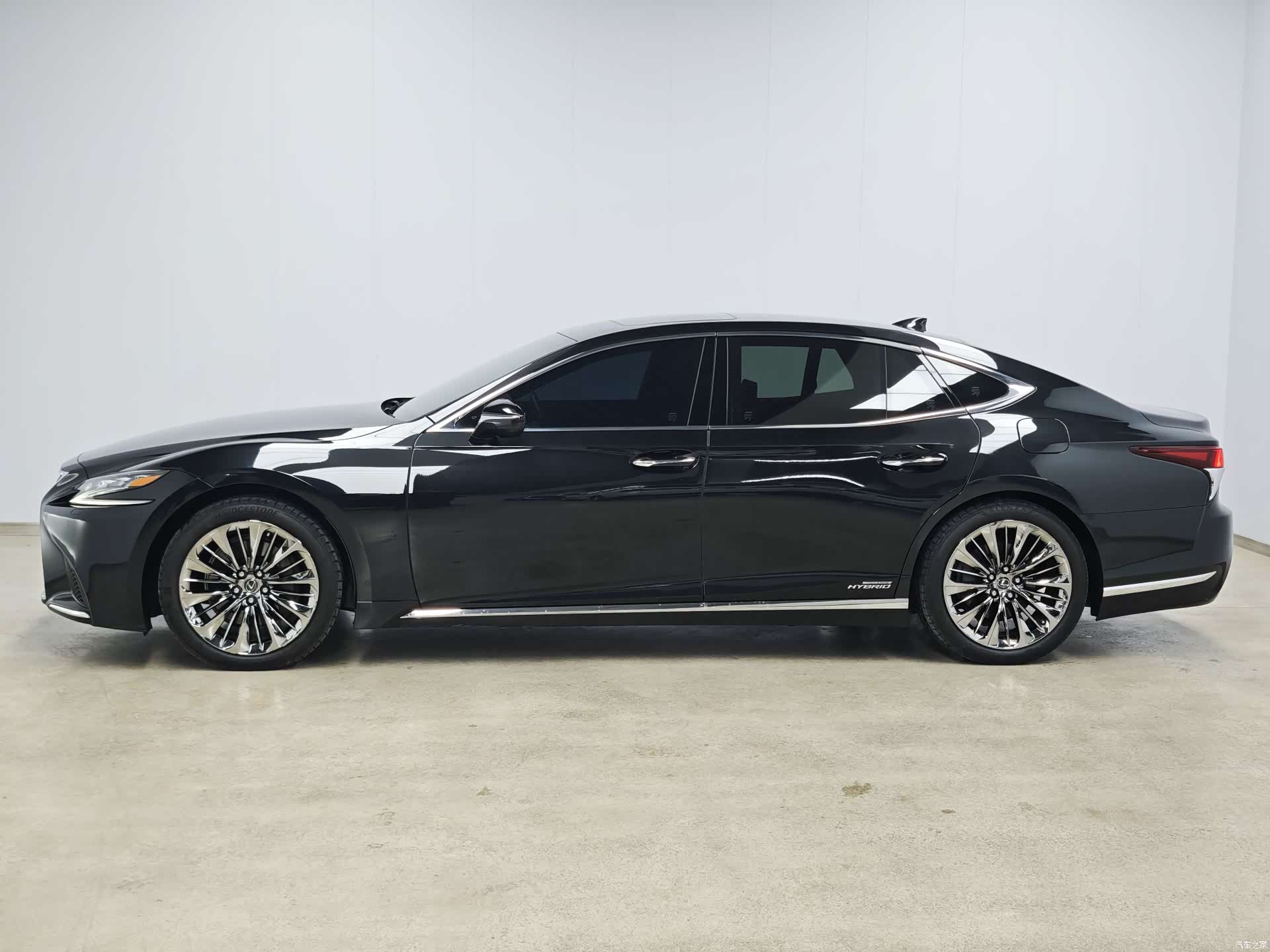 Lexus LS, 2018 3