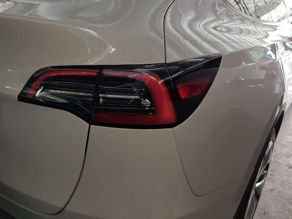 Tesla Model Y Tesla Model Y