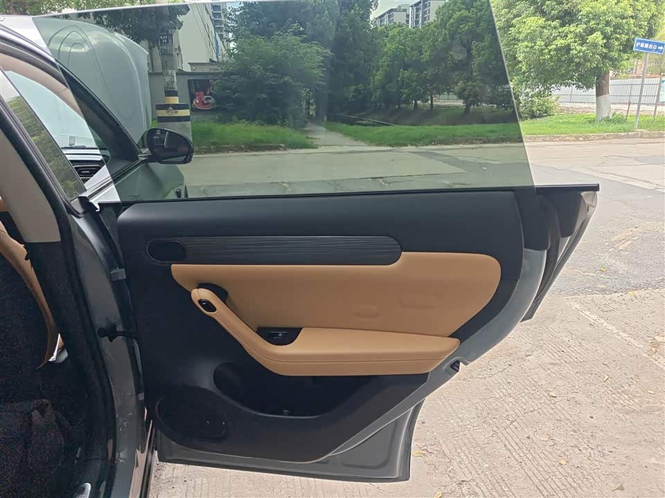 Leapmotor C11
