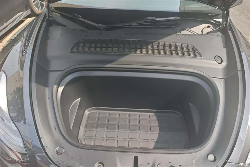 Tesla Model Y, 2024 10