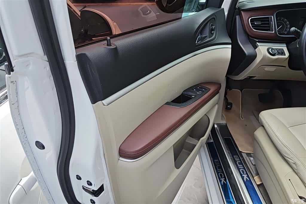 Buick GL8, 2018 7