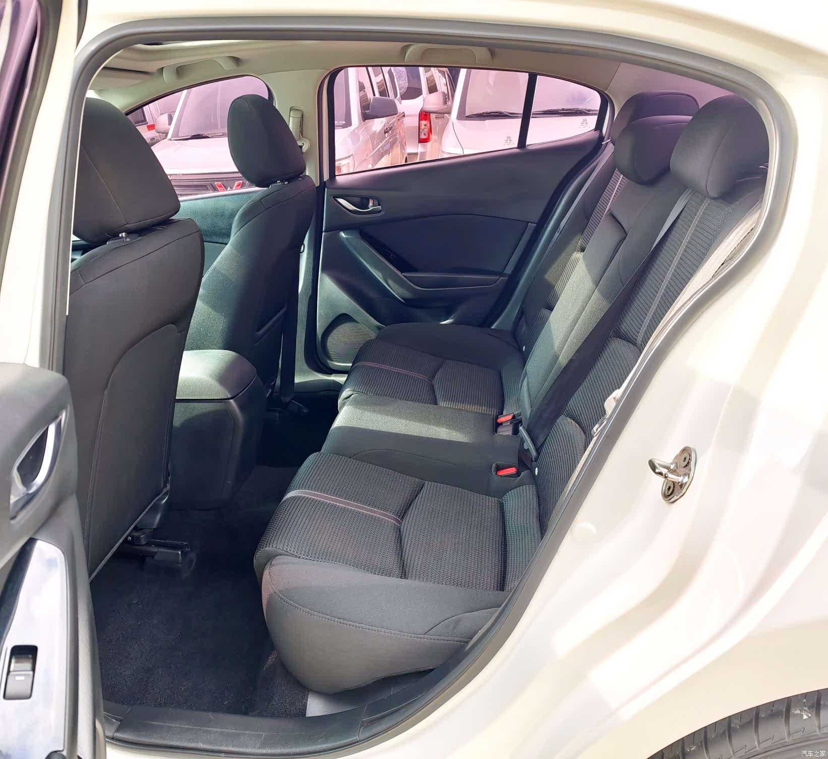 Mazda Mazda3, 2017 11
