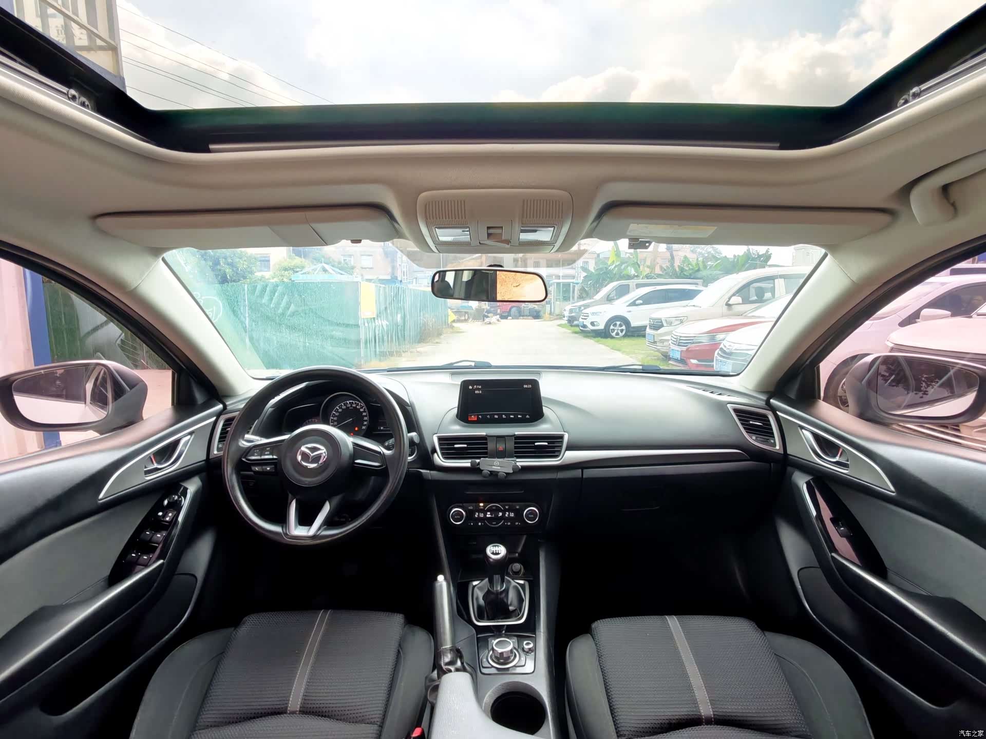 Mazda Mazda3, 2017 12
