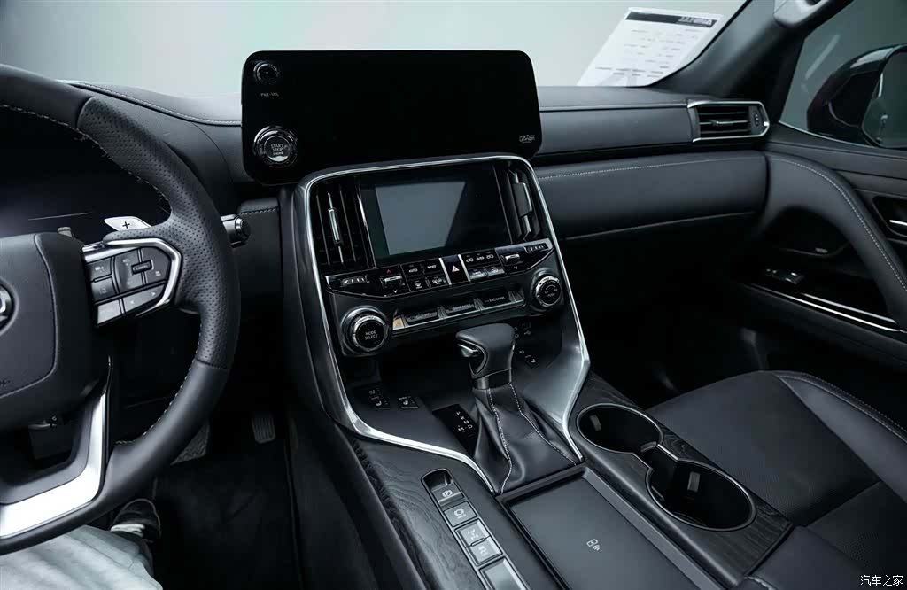 Lexus LX, 2024 10