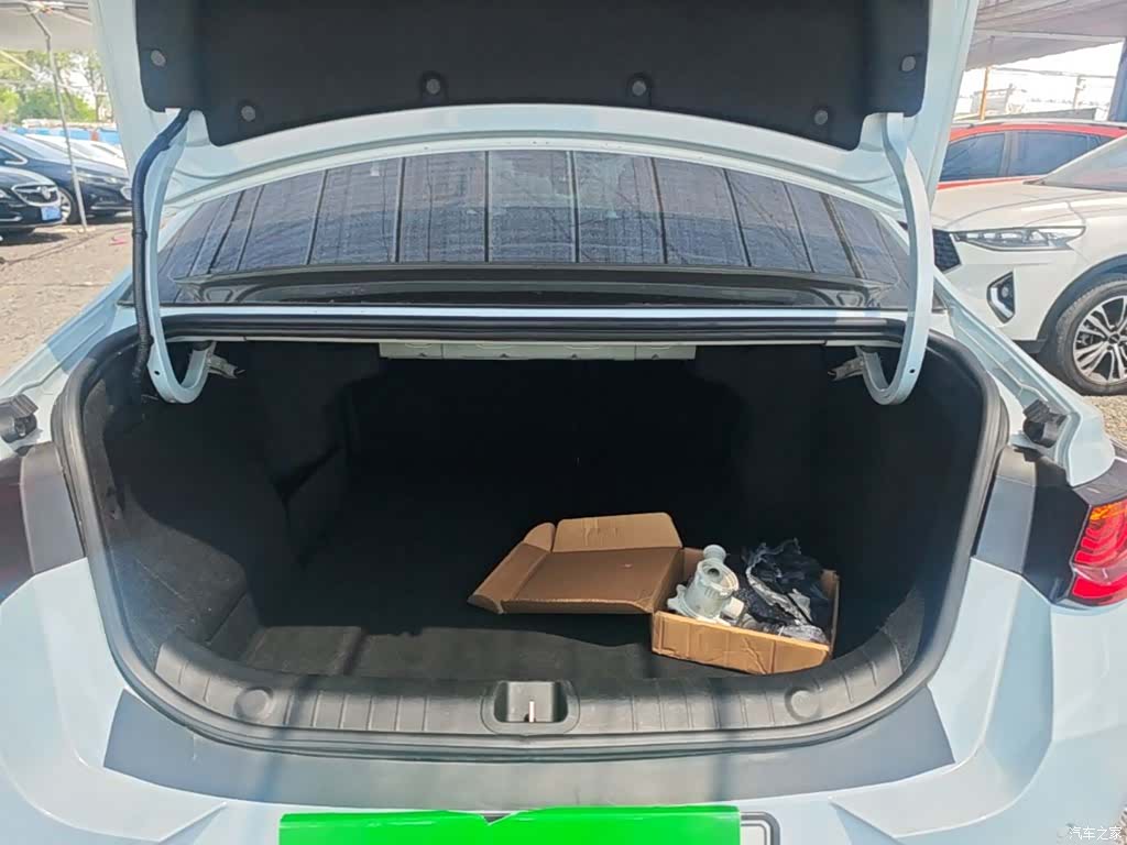 Geely Emgrand, 2022 19