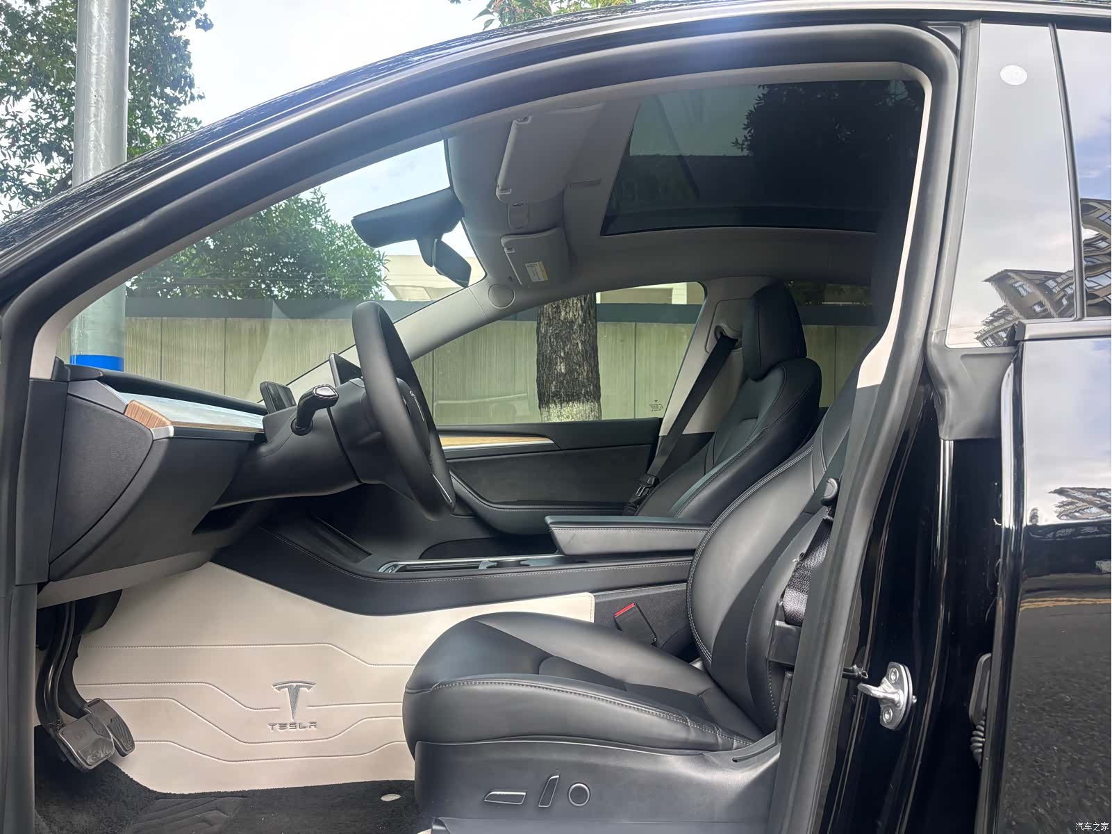 Tesla Model Y, 2023 4