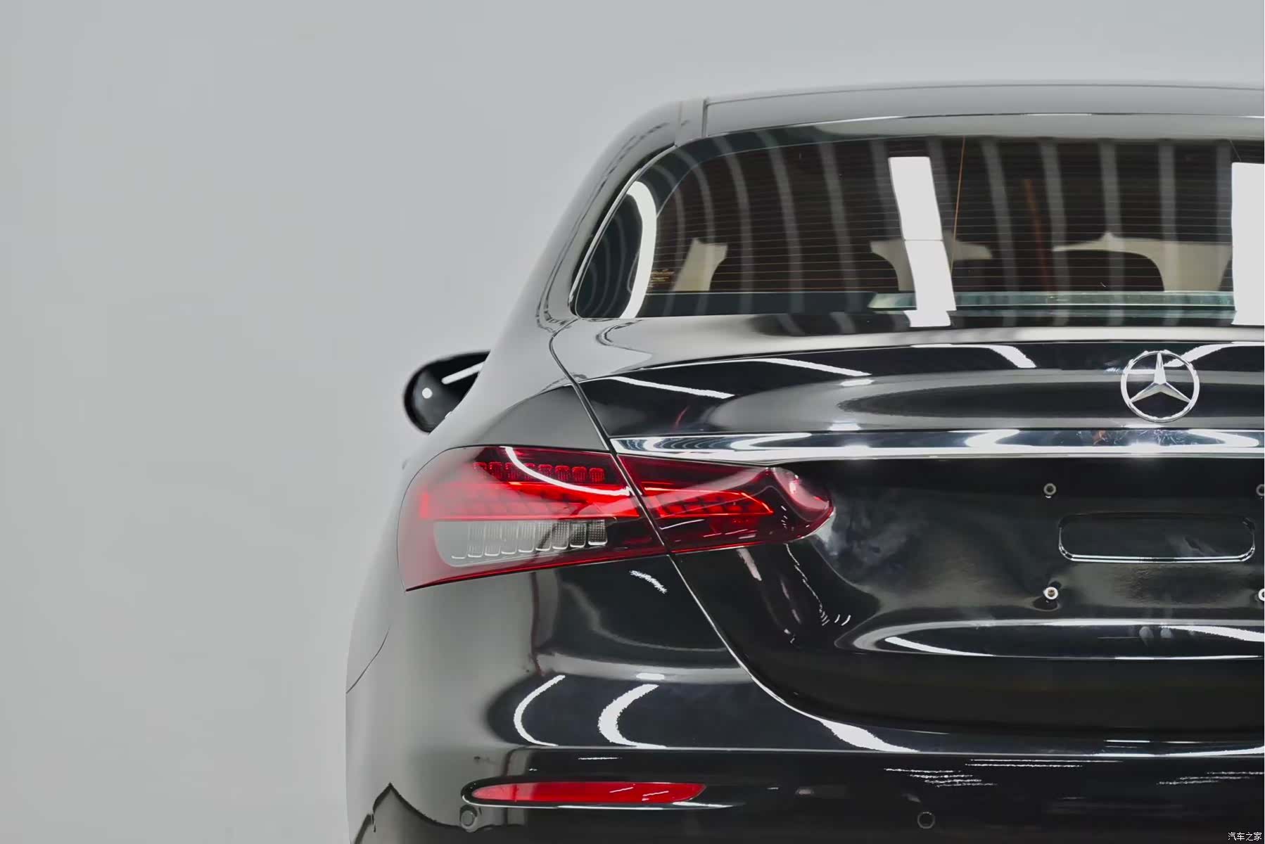 Mercedes-Benz E-Class, 2023 3